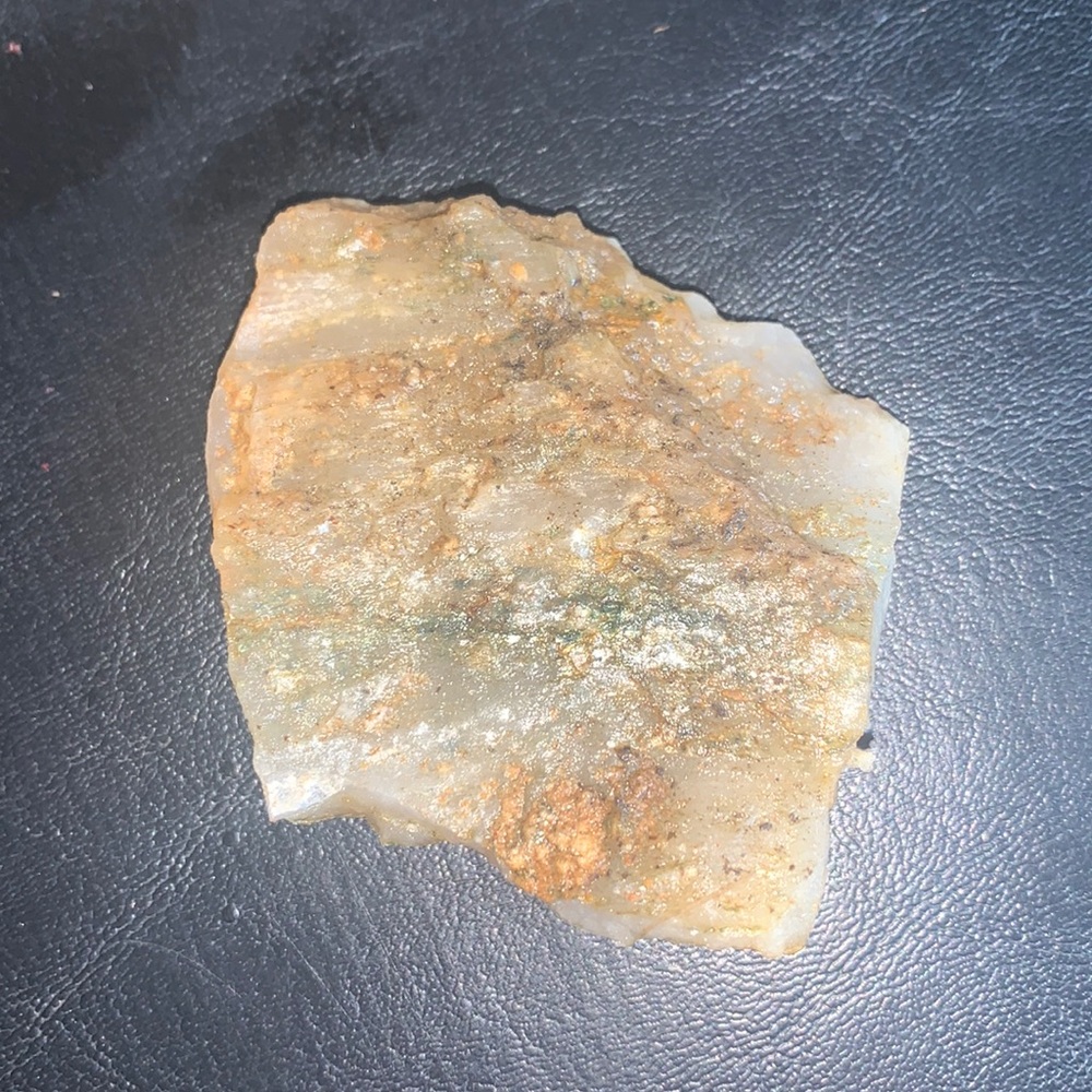 Gold VIEN ON QUARTZ